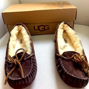 Women’s size 5 Ugg slipper shoe